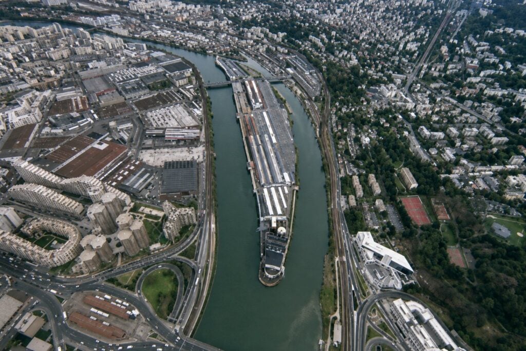 Renault convirtió una isla del Sena en una gigantesca fábrica: casi un siglo después, París todavía intenta decidir qué hacer con ella