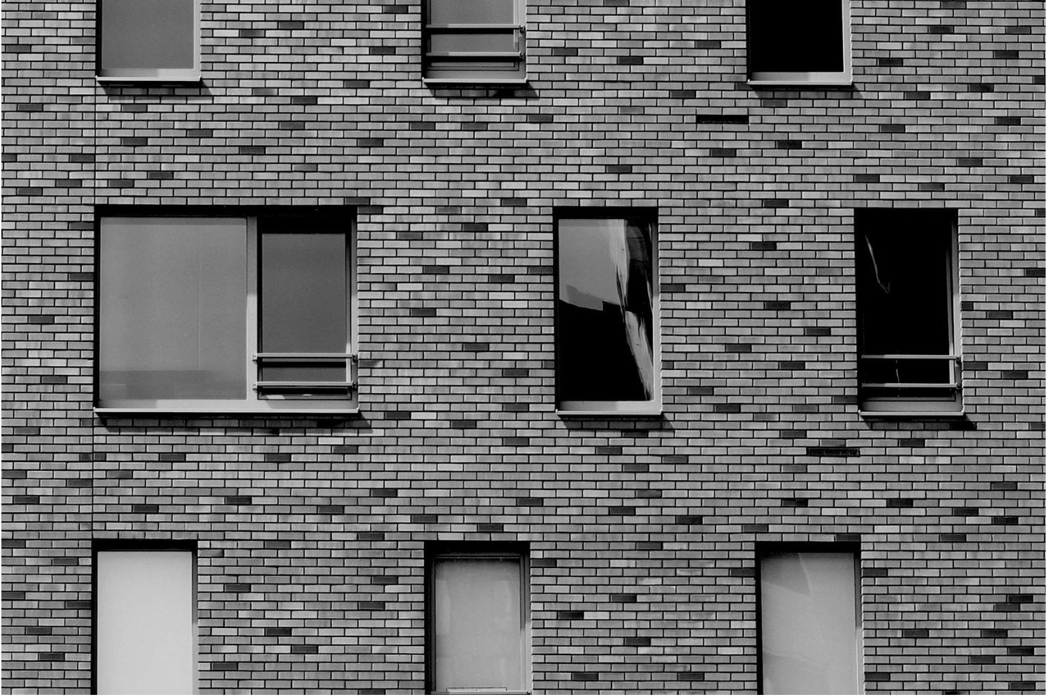 Dormir con la ventana abierta o cerrada en verano: la ciencia tiene una respuesta, pero no es tan simple como parece