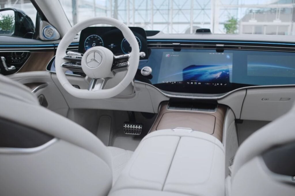 Mercedes admite que los coches se quedaron sin demasiados botones: ahora quiere recuperarlos