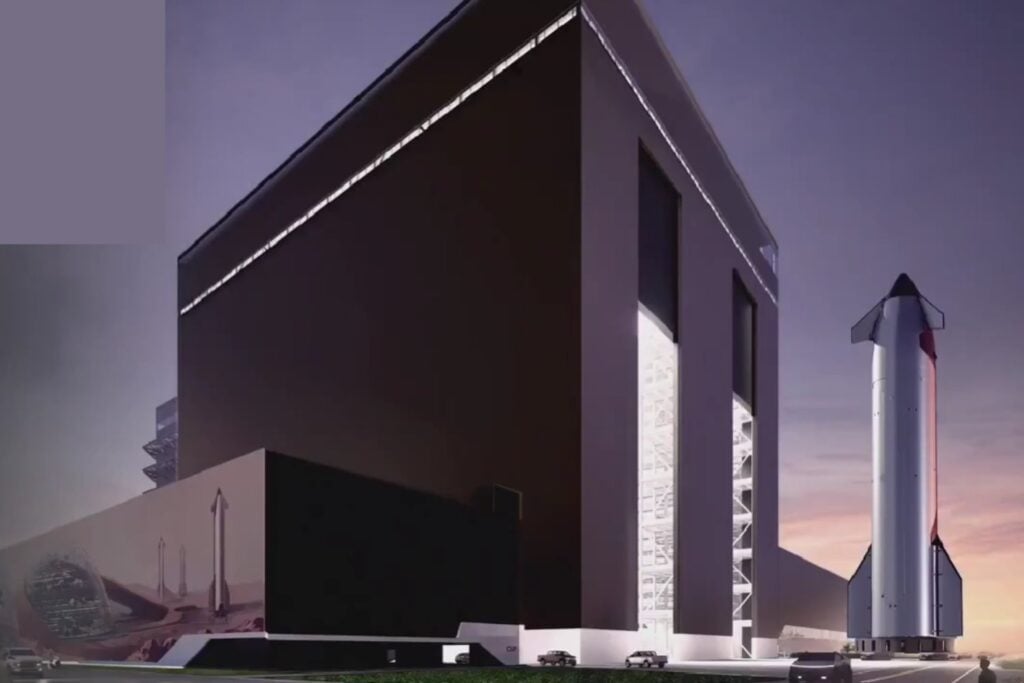 SpaceX está construyendo su propio gigante junto al histórico edificio de la NASA: mide casi 116 metros