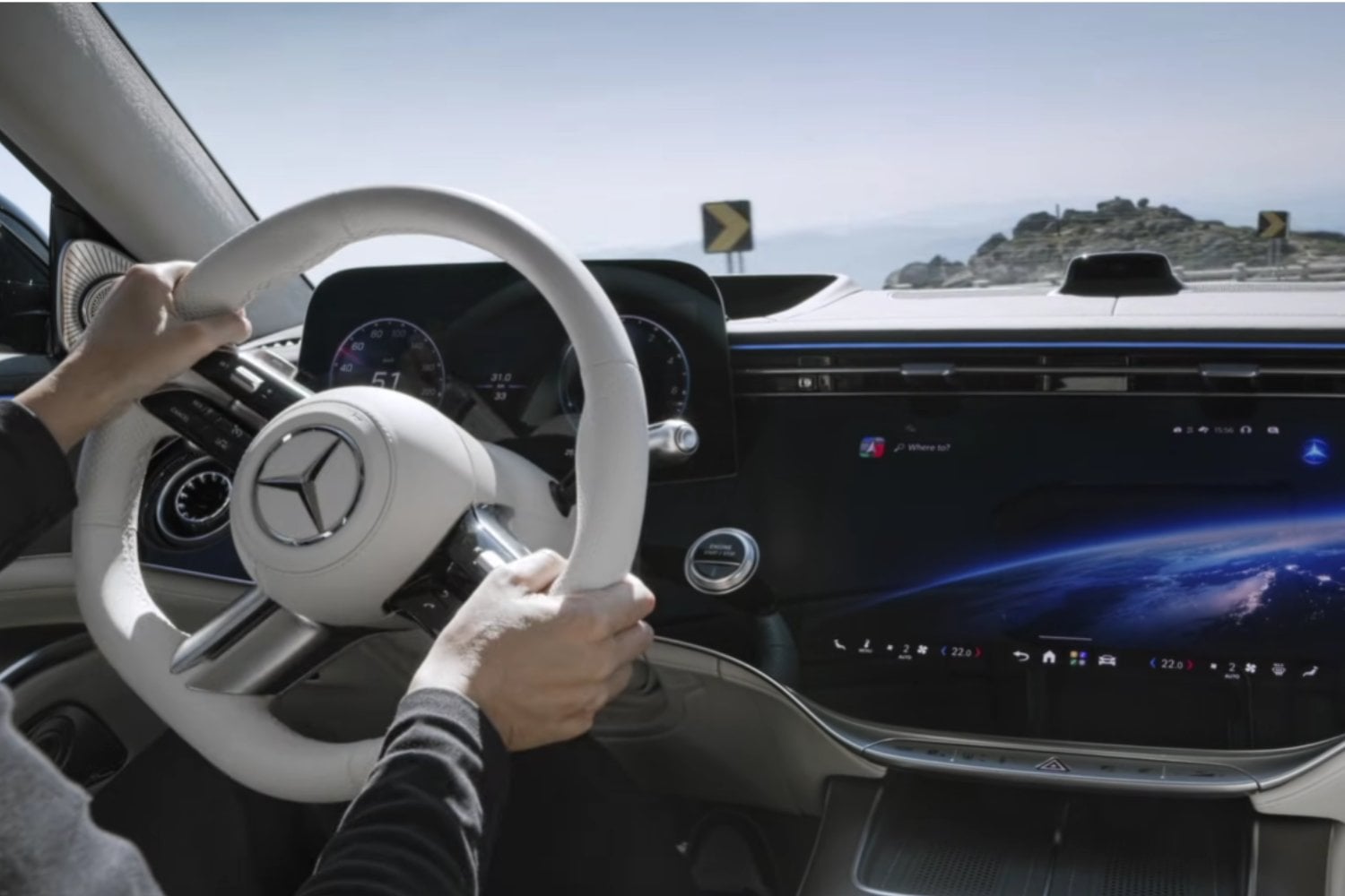 Mercedes admite que los coches se quedaron sin demasiados botones: ahora quiere recuperarlos
