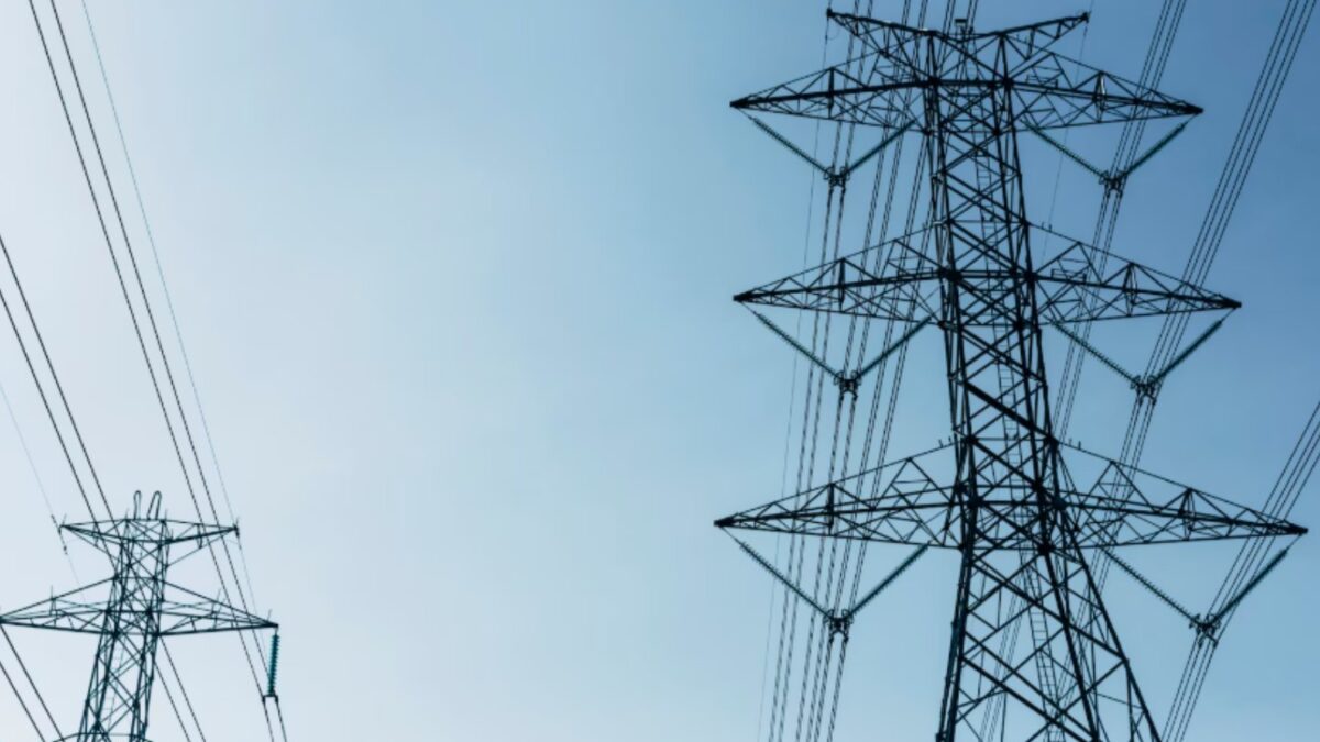 Red Eléctrica recurrió otra vez a las fábricas para compensar una caída de la energía eólica