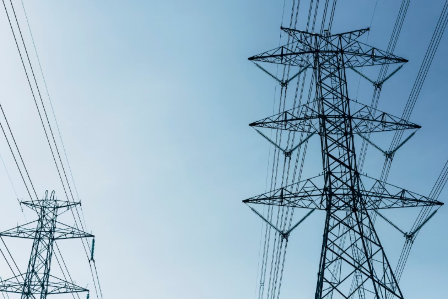 Red Eléctrica recurrió otra vez a las fábricas para compensar una caída de la energía eólica