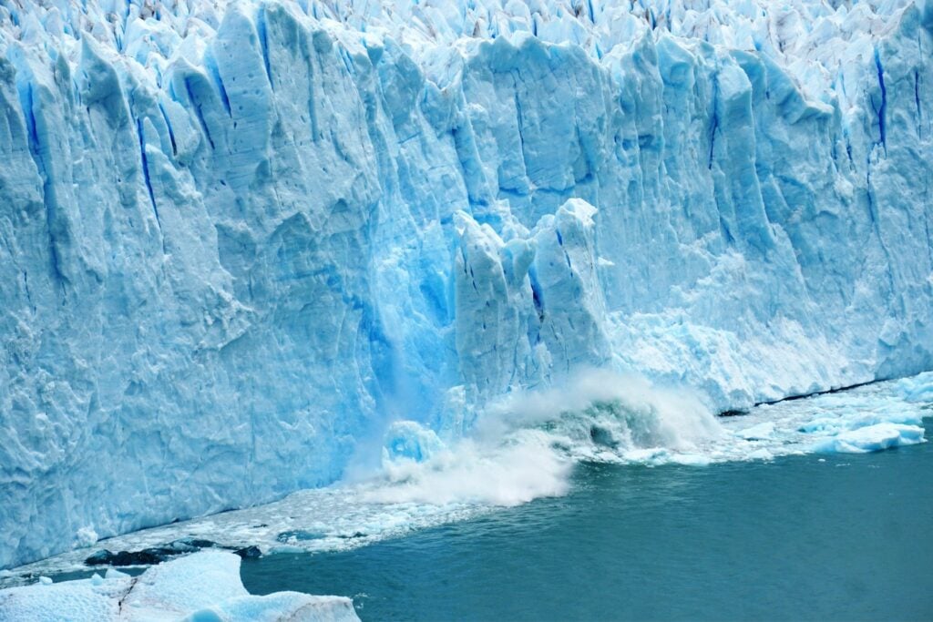 Diez centímetros de hielo al día: las olas de calor están transformando uno de los glaciares más famosos de Suiza