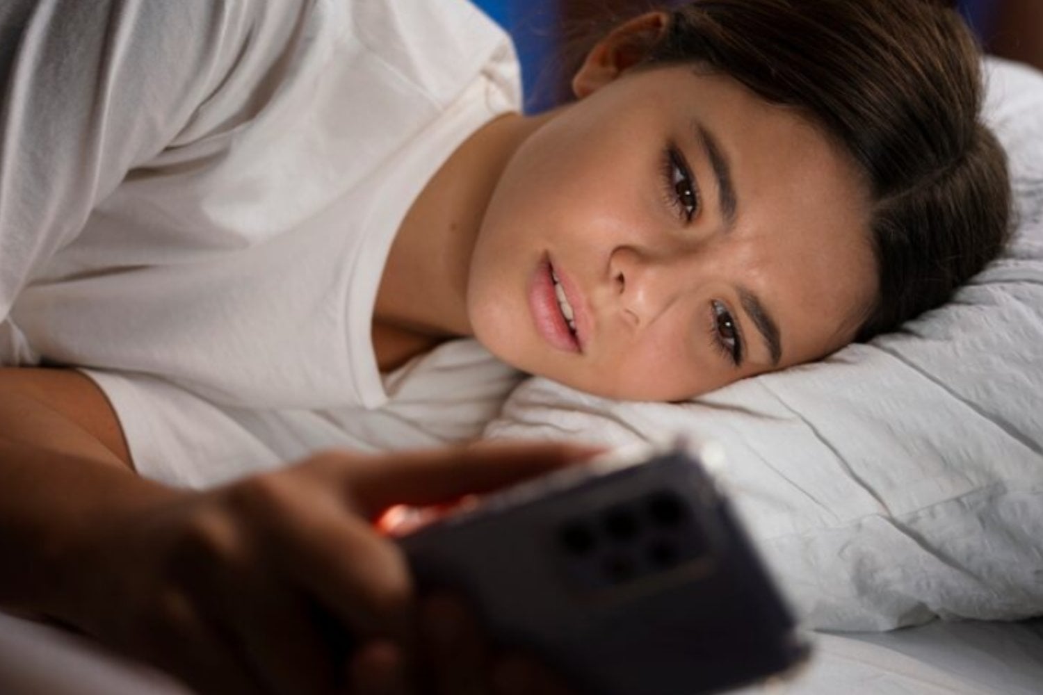 Ni las pantallas ni la dieta: un estudio encuentra qué hábito pesa más en las notas y la vida social de los adolescentes