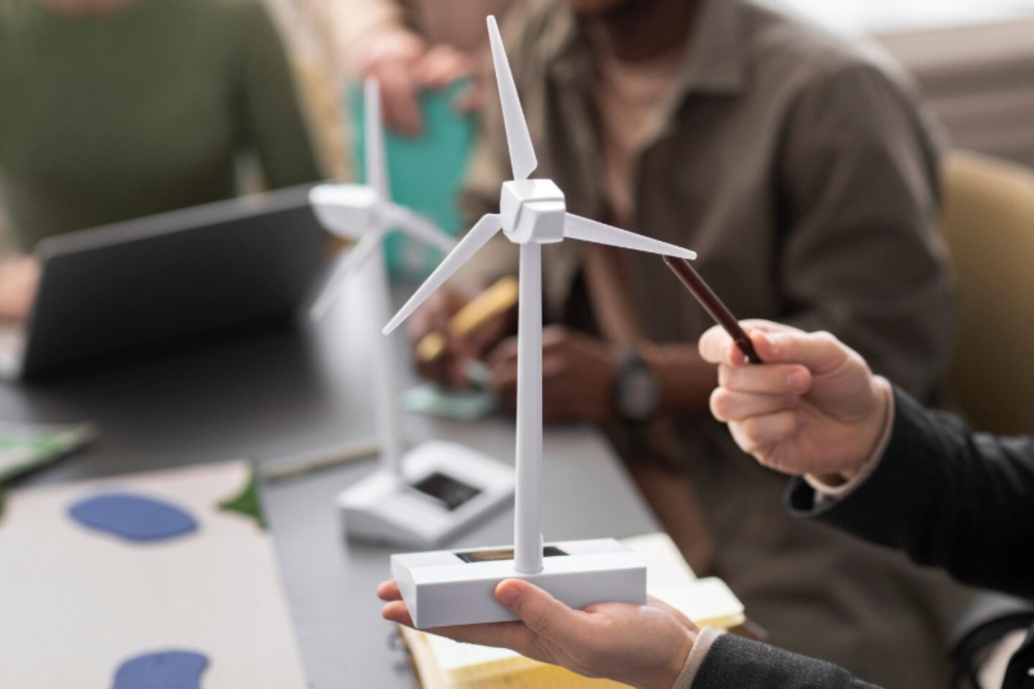 Red Eléctrica recurrió otra vez a las fábricas para compensar una caída de la energía eólica