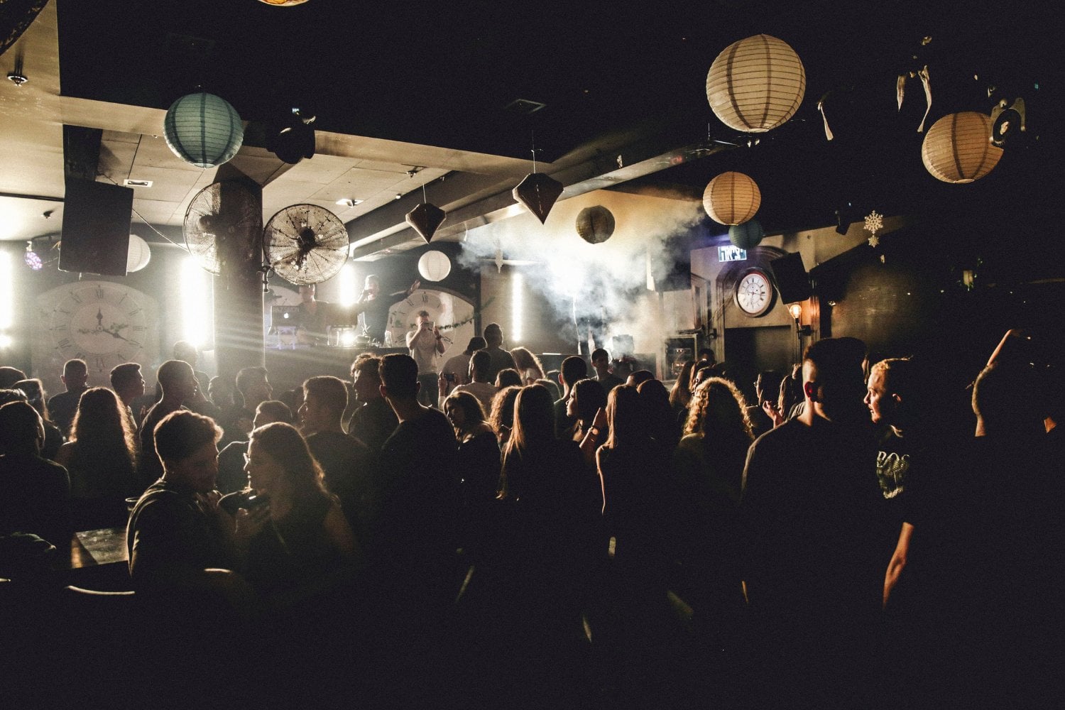 El reguetón activa más la red auditivo-motora del cerebro que la música clásica: la clave parece estar en su ritmo)