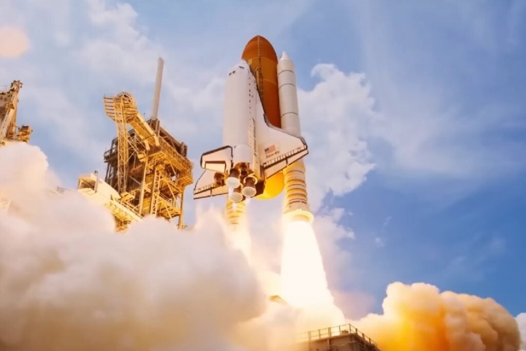 La NASA quiso convertir los viajes espaciales en vuelos rutinarios. El transbordador demostró lo difícil que era