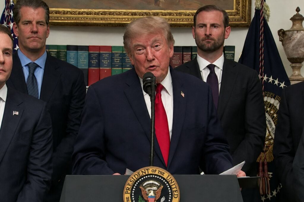 Trump ordena a la NASA estudiar cómo llevar humanos a Marte con ayuda de empresas privadas