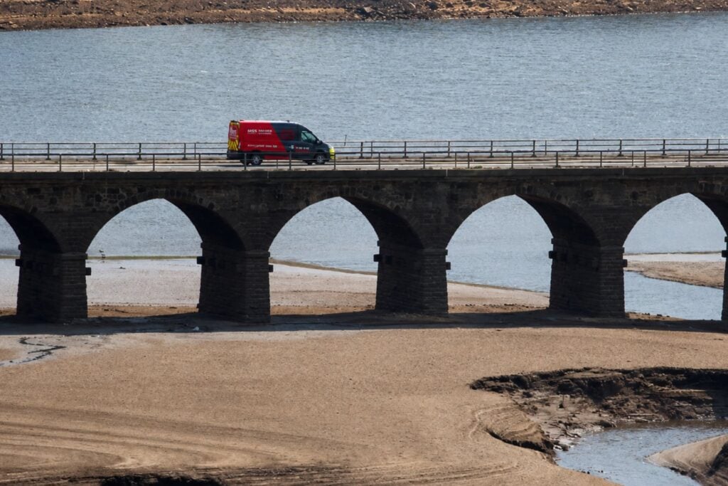 El Reino Unido siempre fue sinónimo de paisajes verdes: una sequía histórica los está convirtiendo en grandes extensiones marrones
