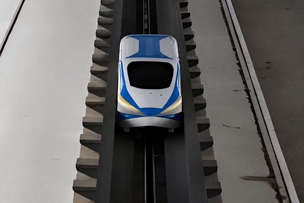 China acelera un tren maglev hasta los 800 km/h en solo 5,3 segundos: el récord que mira más allá del ferrocarril