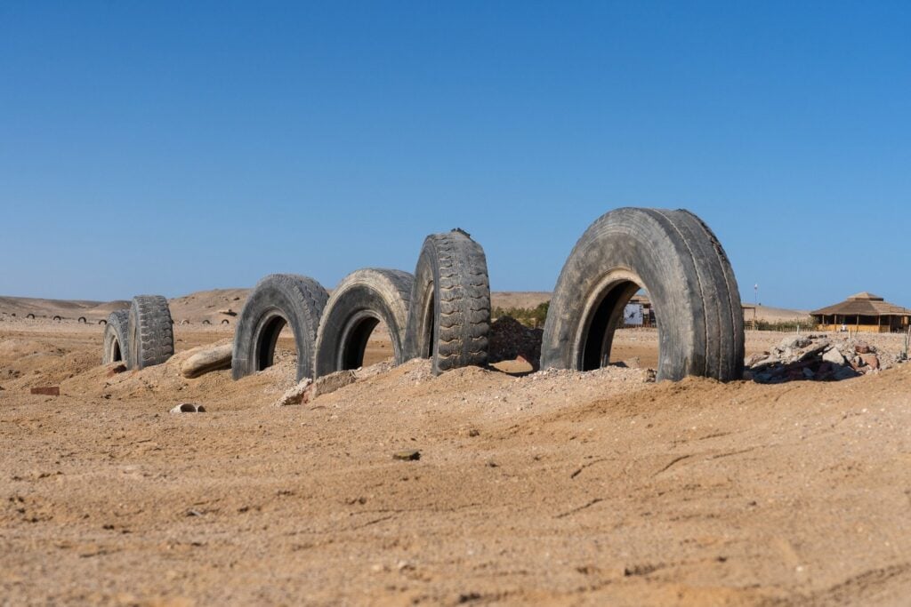 Neumaticos En El Desierto
