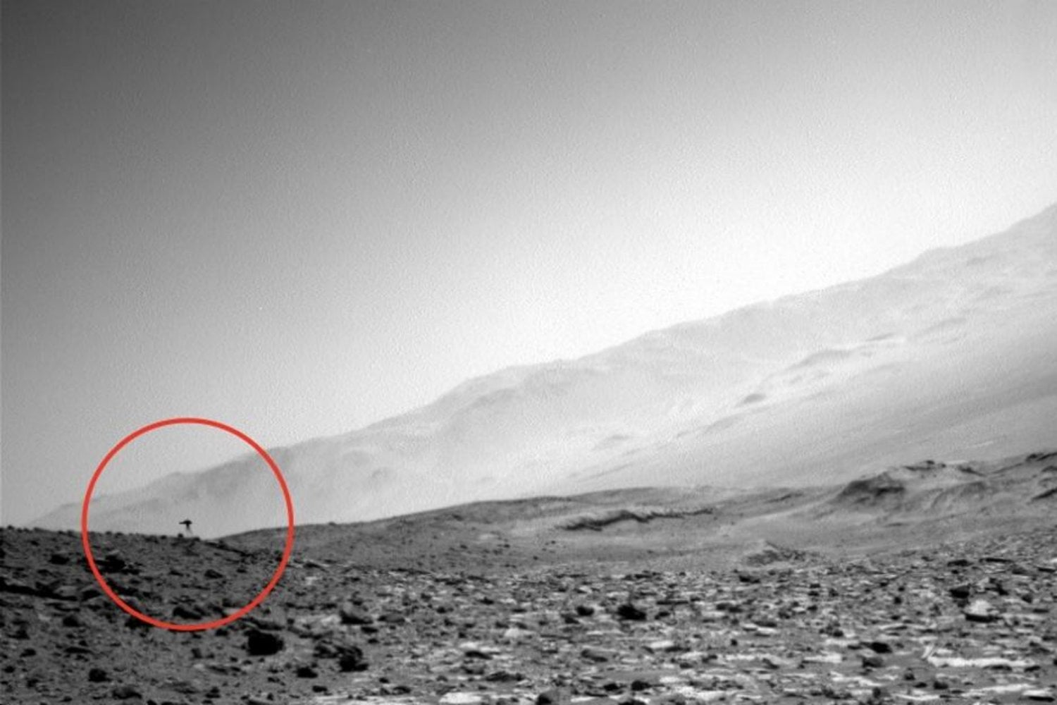 Una figura con forma de medusa apareció en una fotografía de Marte y 13 segundos antes no estaba allí. NASA la captó hace tres años, pero internet acaba de encontrarla