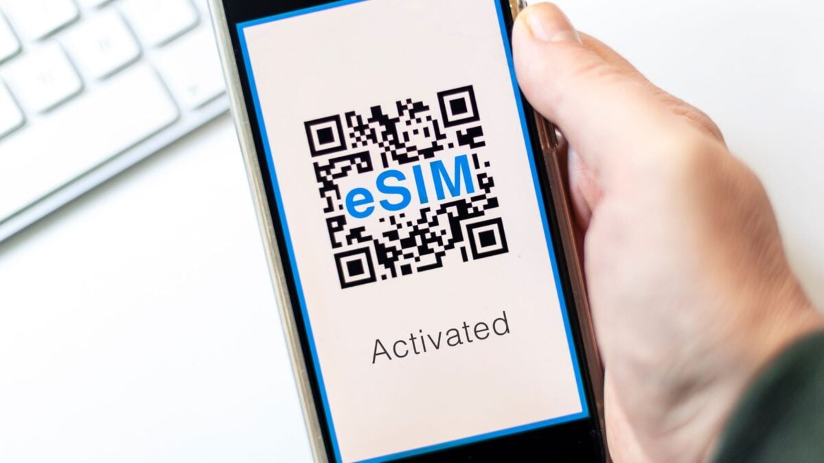 ExpressVPN and holiday.com eSIM partnership offering 3GB mobile data in over 150 countries