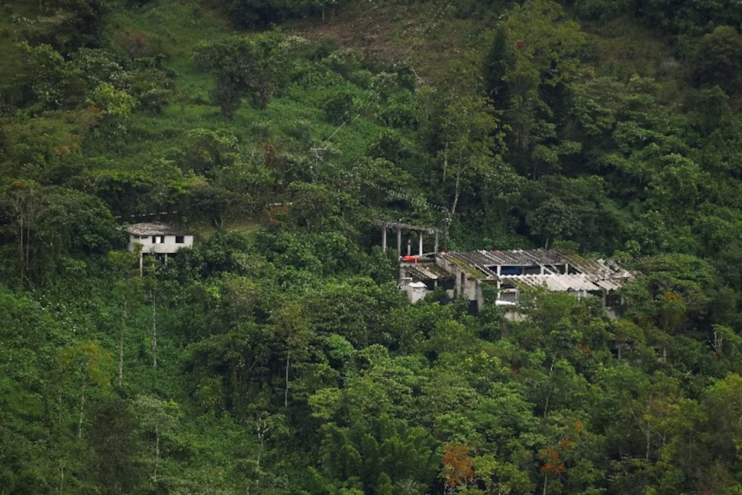 Una granja cripto escondida entre las montañas de México tenía 300 GPU, antenas satelitales y una conexión eléctrica fuera de escala. Es la cuarta descubierta en la zona y ahora investigan si servía para lavar dinero del crimen organizado
