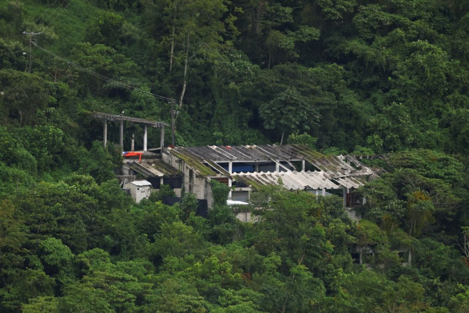 Una granja cripto escondida entre las montañas de México tenía 300 GPU, antenas satelitales y una conexión eléctrica fuera de escala. Es la cuarta descubierta en la zona y ahora investigan si servía para lavar dinero del crimen organizado