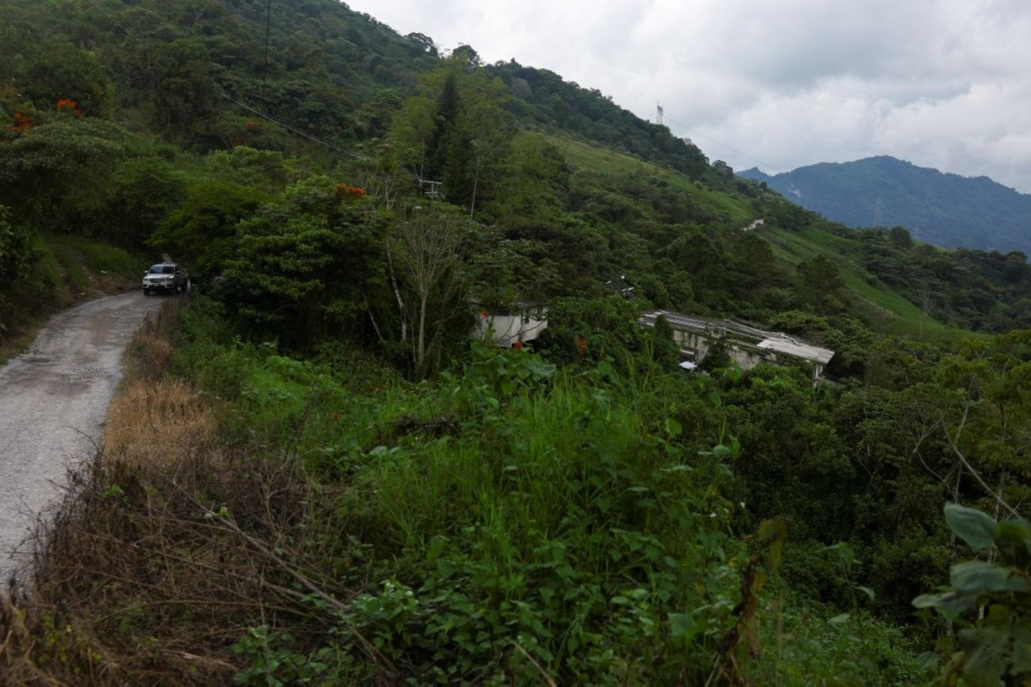 Una granja cripto escondida entre las montañas de México tenía 300 GPU, antenas satelitales y una conexión eléctrica fuera de escala. Es la cuarta descubierta en la zona y ahora investigan si servía para lavar dinero del crimen organizado