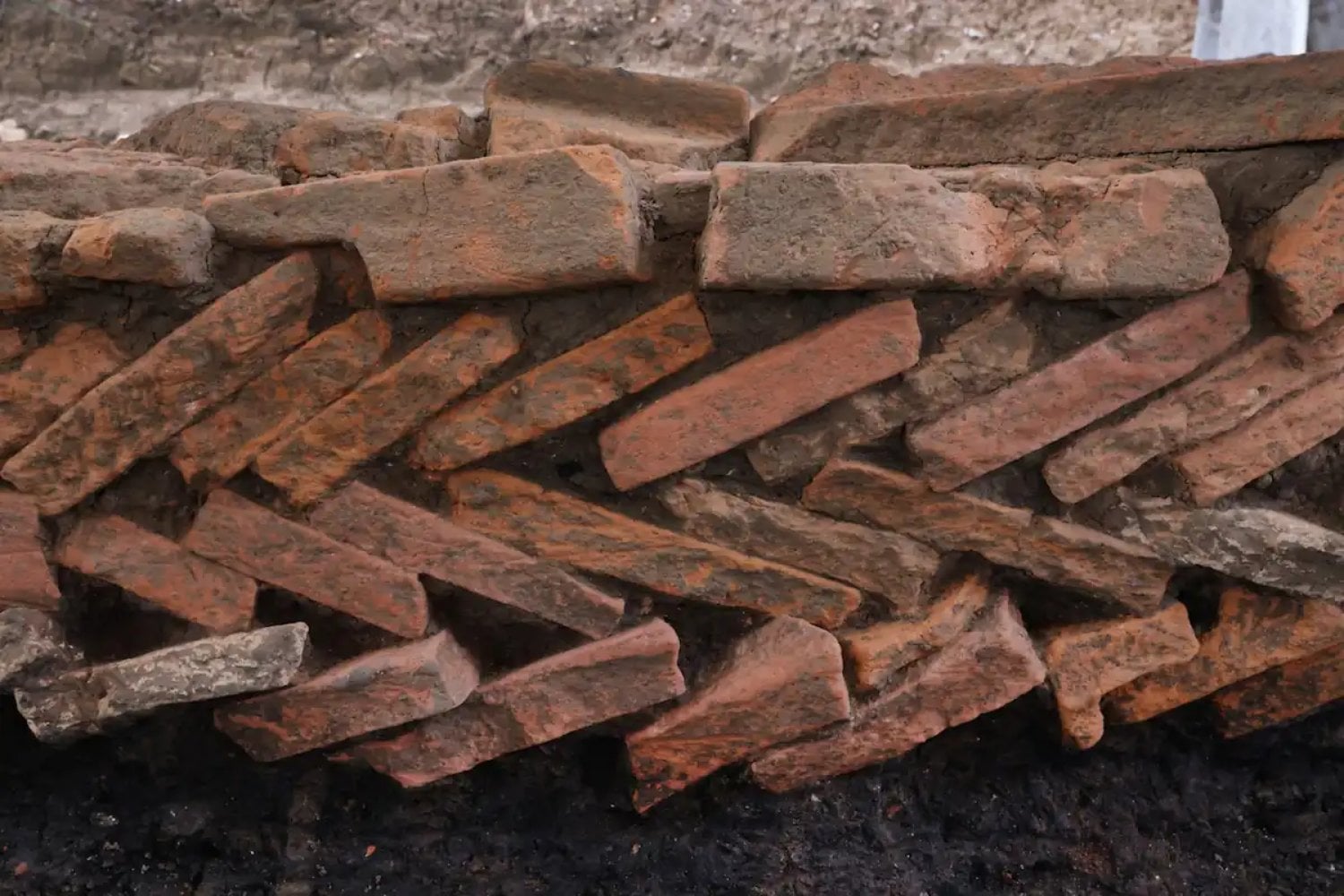 Iban a construir un bloque de viviendas en Suiza. Bajo el terreno apareció un edificio romano de 1.800 años que no era una casa: las pistas apuntan a una pequeña fábrica de metal