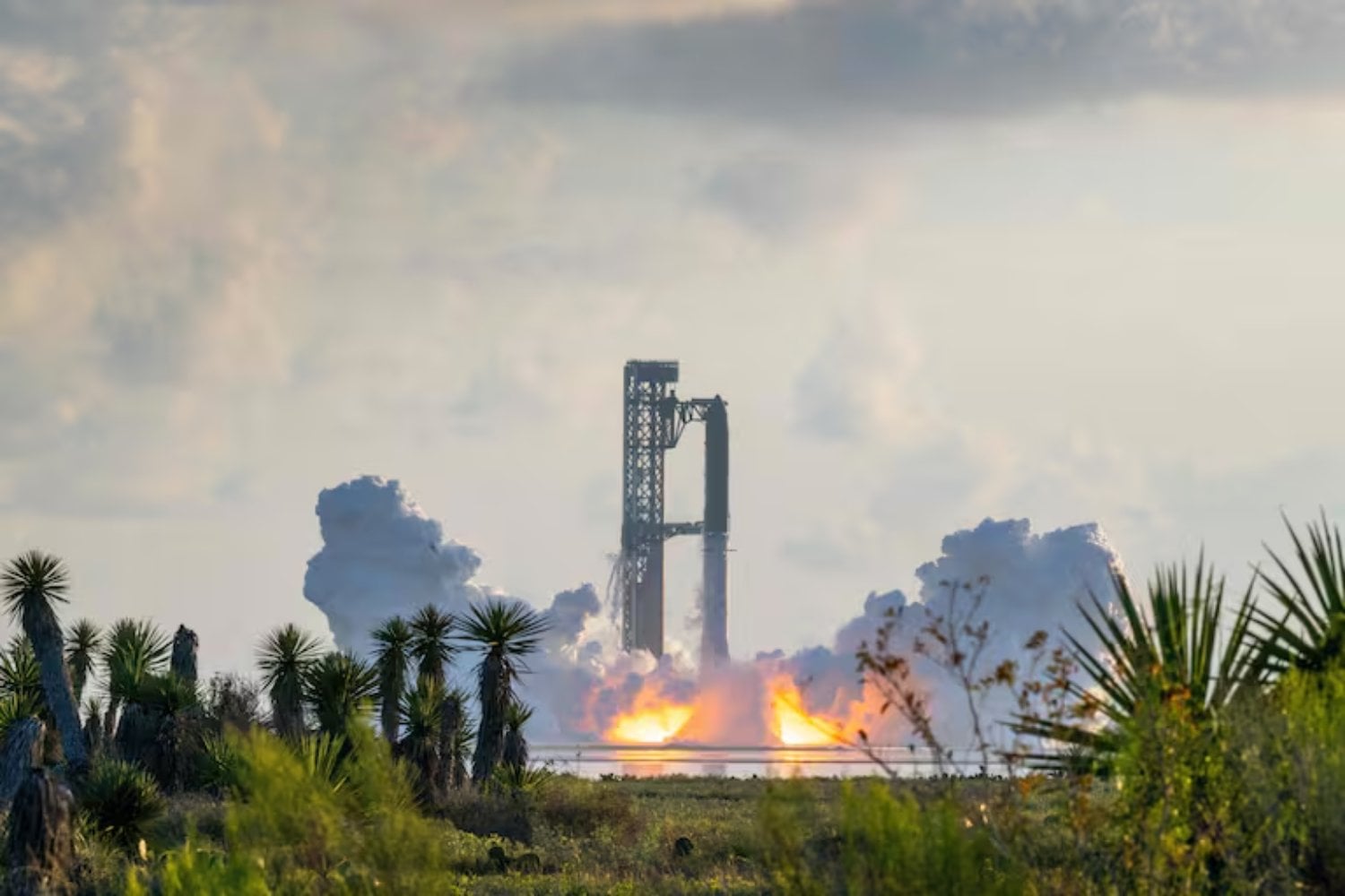 Starship llevaba tres años sin cruzar una frontera invisible. En su vuelo 14, un motor falló, SpaceX decidió seguir adelante de todos modos y el resultado fue inesperado