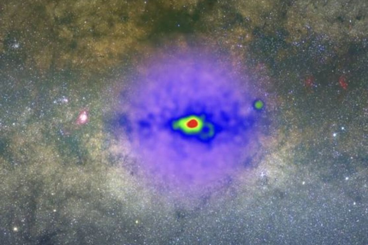 Durante años creímos que un extraño resplandor en el centro de la Vía Láctea podía esconder cientos de púlsares. Una IA rehízo las cuentas y ahora harían falta al menos 35.000: la materia oscura vuelve a entrar en escena