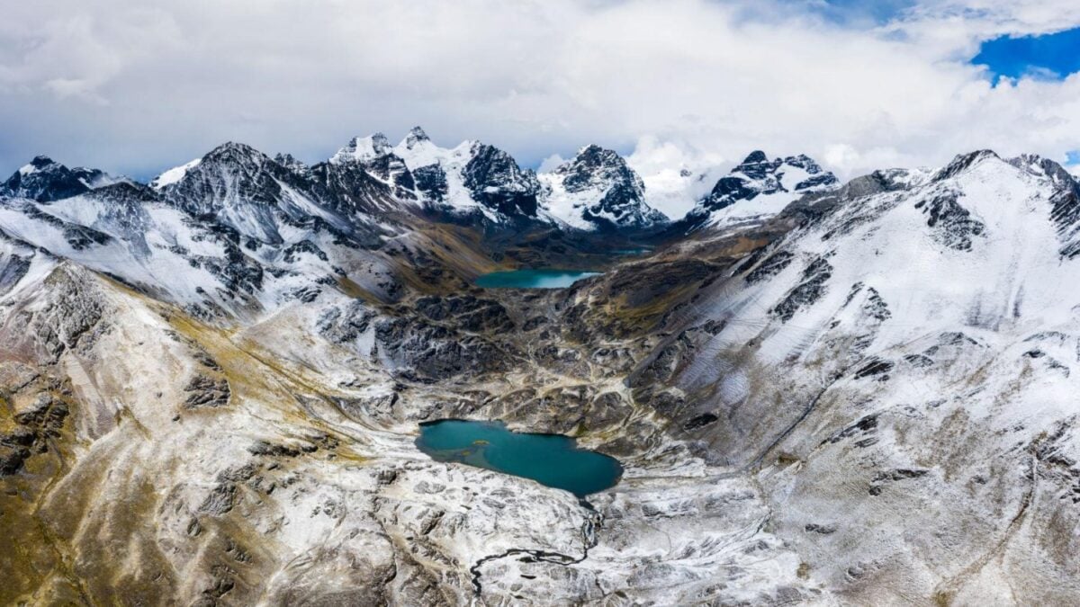 Durante años miramos los lagos glaciares como simples cicatrices del deshielo. Un mapa mundial revela ahora la amenaza que esconden: 15 millones de personas viven en el posible camino de una inundación repentina