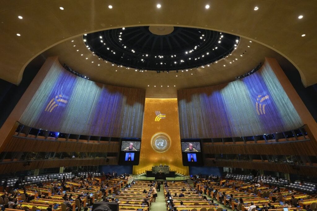 La IA se ha colado en la semana grande de la ONU. Bill Gates pone 1.000 millones sobre la mesa y Sam Altman pide reglas globales para la próxima generación de modelos