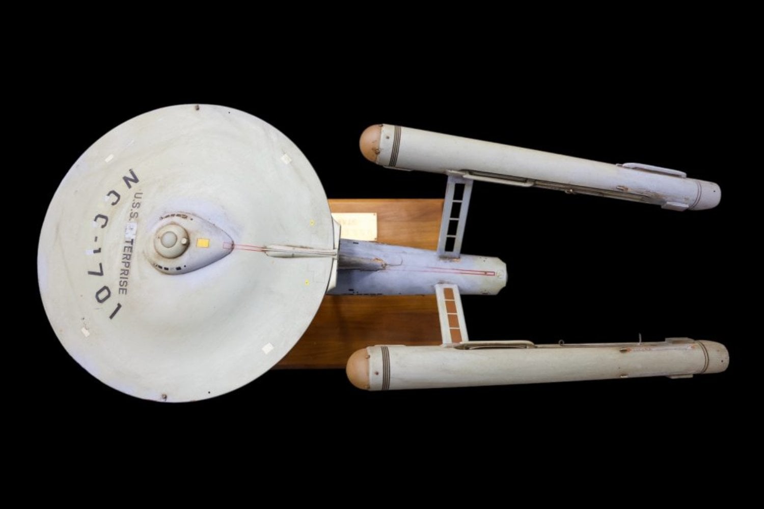 La Enterprise original de Star Trek desapareció durante 45 años. En 2023 unos fans la encontraron donde nadie esperaba: estaba a la venta en eBay por 1.000 dólares