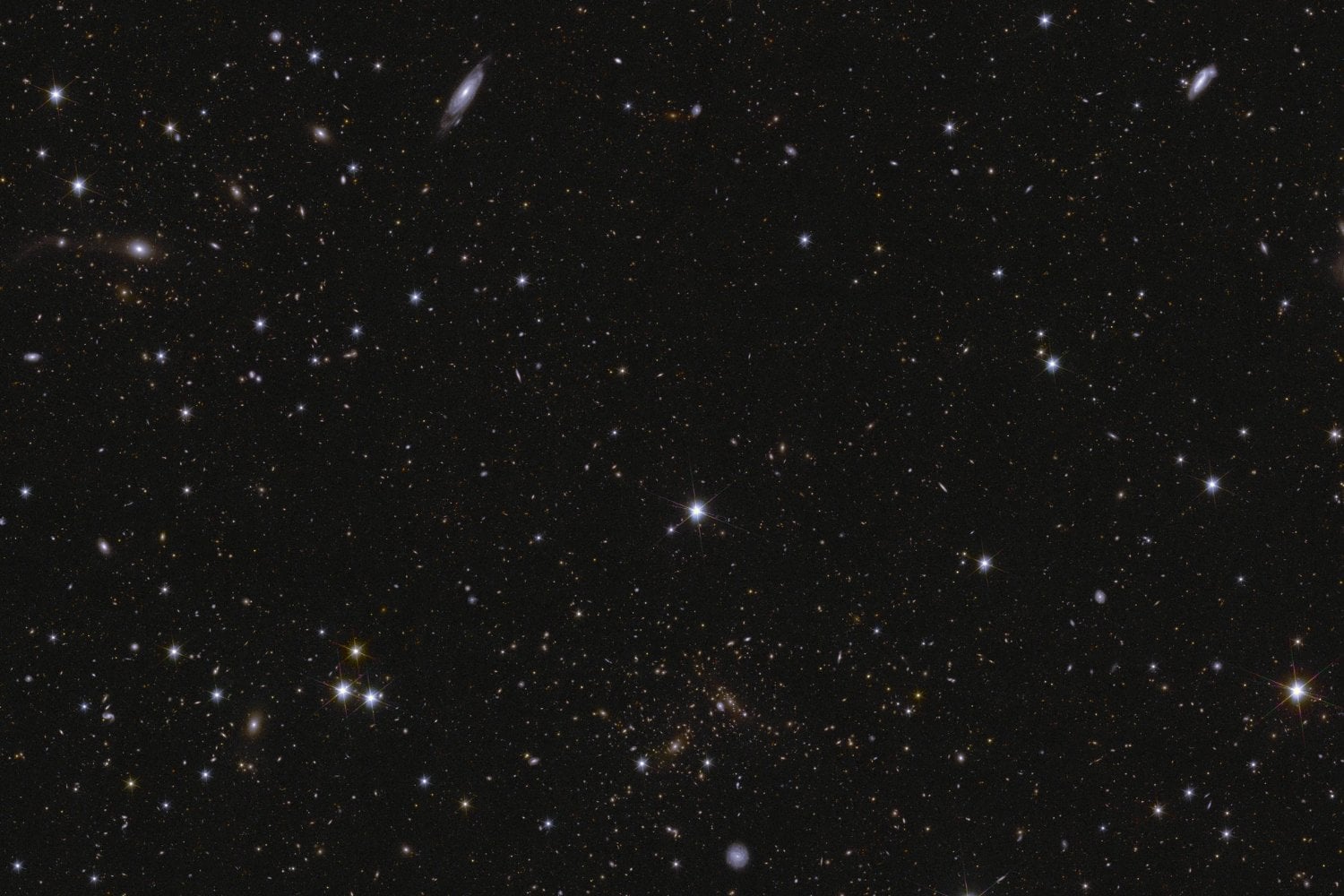 Llevamos años llamando “muertas” a las galaxias rojas porque casi no fabrican estrellas. Euclid acaba de mostrar que muchas quizá nunca murieron: simplemente envejecen muchísimo más despacio
