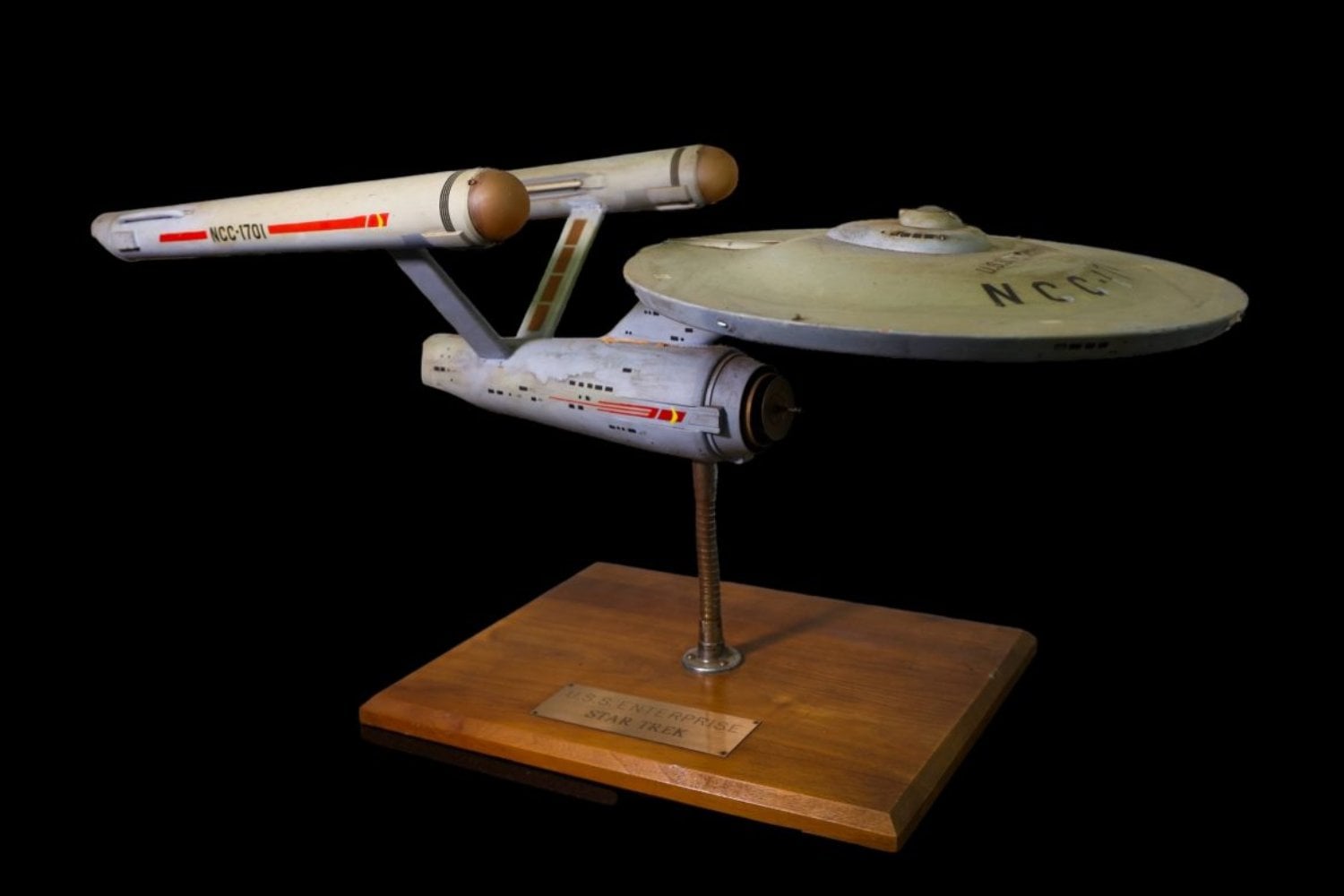 La Enterprise original de Star Trek desapareció durante 45 años. En 2023 unos fans la encontraron donde nadie esperaba: estaba a la venta en eBay por 1.000 dólares