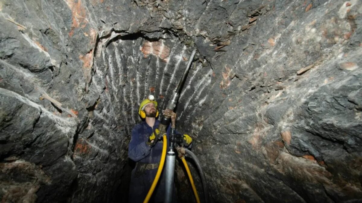 Los arqueólogos perforaron una montaña de Austria buscando una gran cámara. Encontraron 300 metros de una mina de la Edad del Hierro que llevaba milenios oculta