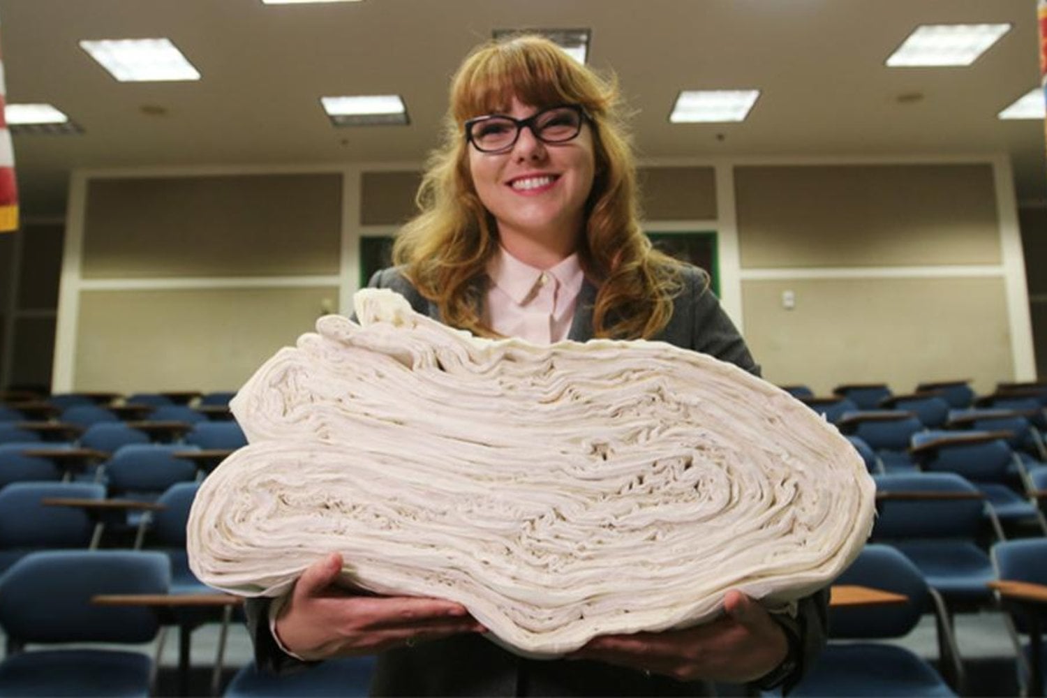 Una hoja de papel doblada 51 veces tendría 225 millones de kilómetros de grosor y dejaría atrás el Sol. La trampa está en que cada nuevo pliegue suma tanto como todos los anteriores juntos