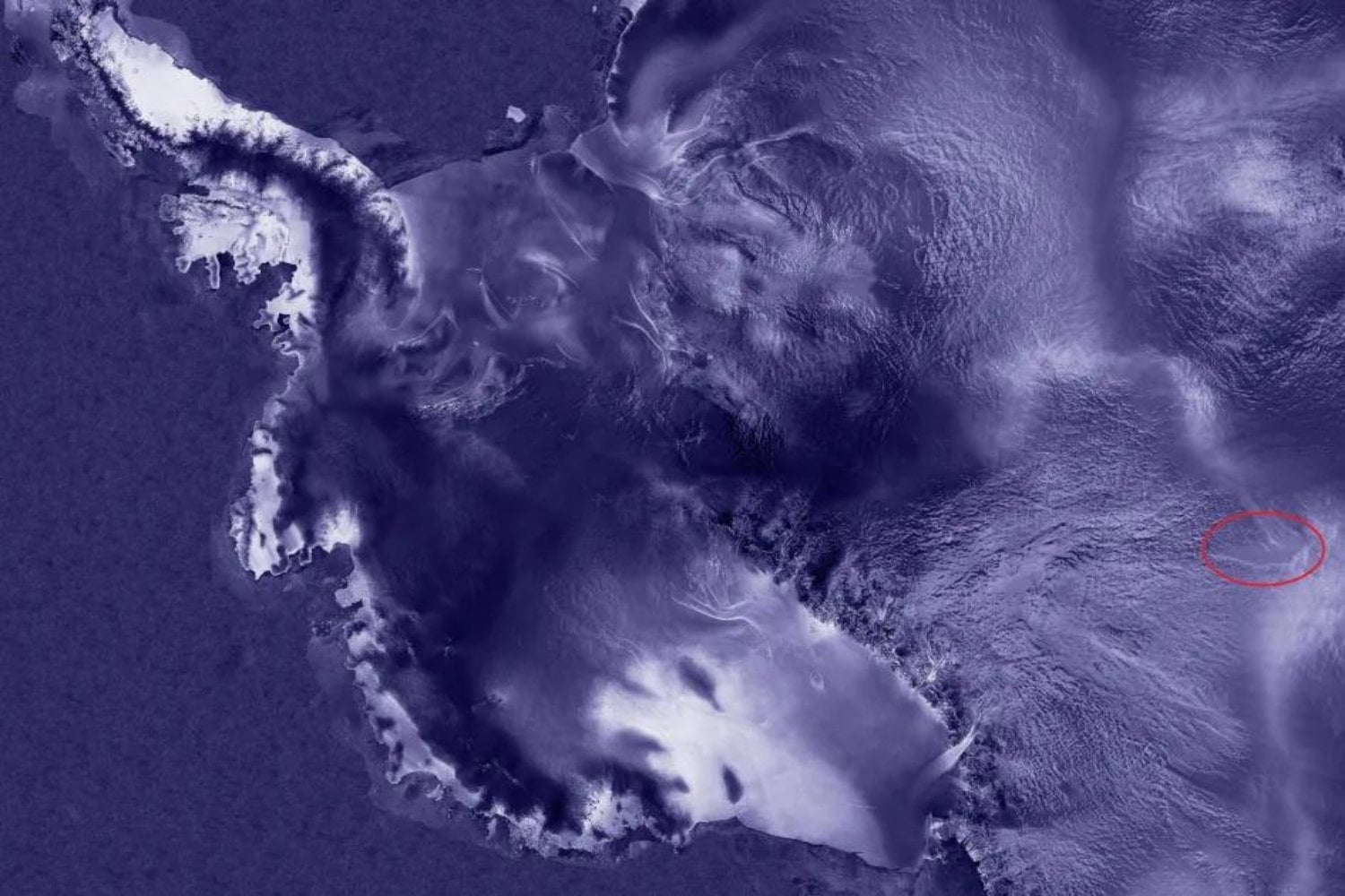 Bajo casi cuatro kilómetros de hielo hay un lago del tamaño de Ontario que lleva oculto millones de años. Rusia llegó hasta él en 2012 y todavía no sabemos si algo vive allí