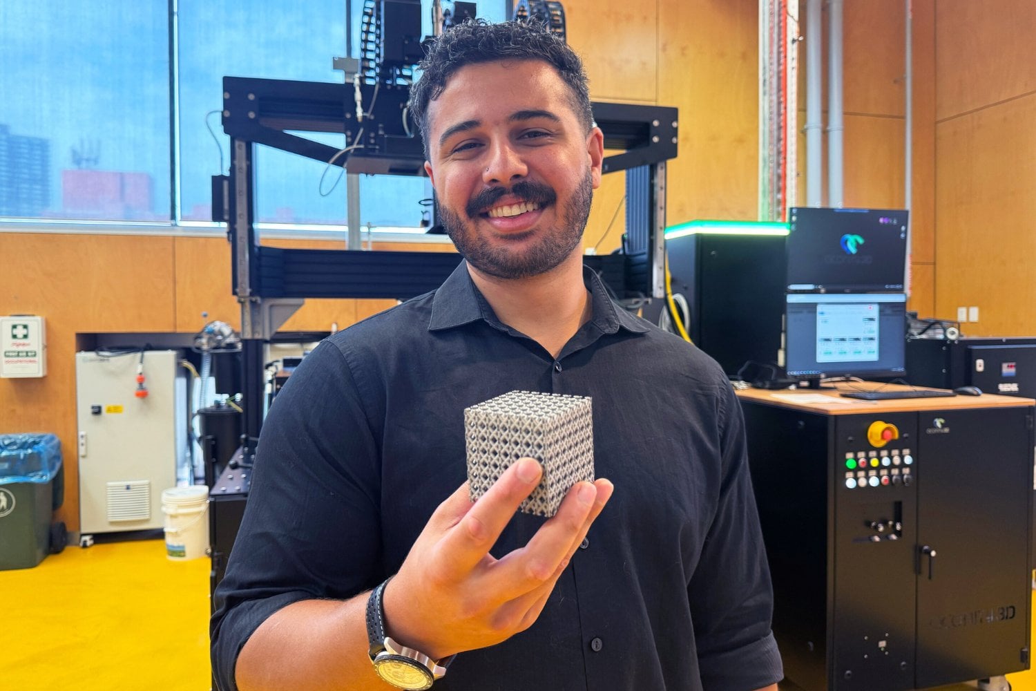 El titanio es cuatro veces más denso que el agua, pero unos ingenieros australianos lograron que flotara incluso después de romperse. El secreto está en una estructura impresa en 3D y rellena de espuma
