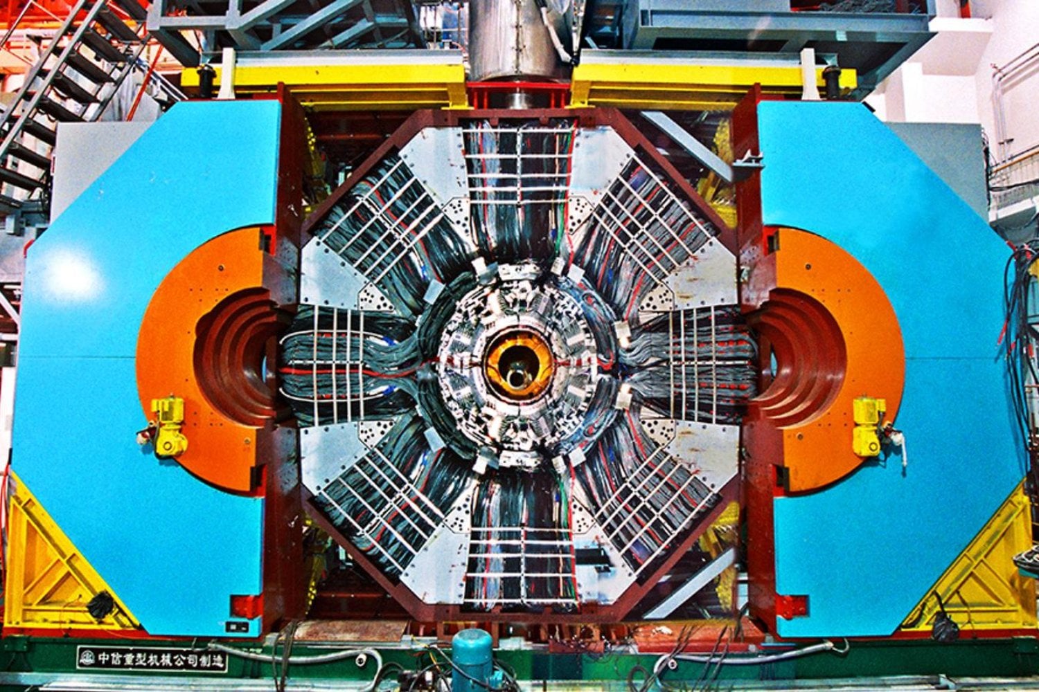 Los físicos llevan medio siglo buscando materia hecha de las mismas partículas que mantienen unidos los quarks. China cree haberla encontrado en X(2370), y las nuevas pruebas son las más sólidas hasta ahora
