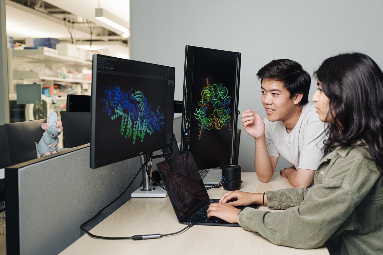 La IA acaba de cruzar una frontera de la biología: ya puede escribir genomas completos de virus funcionales. 16 diseños consiguieron infectar bacterias reales