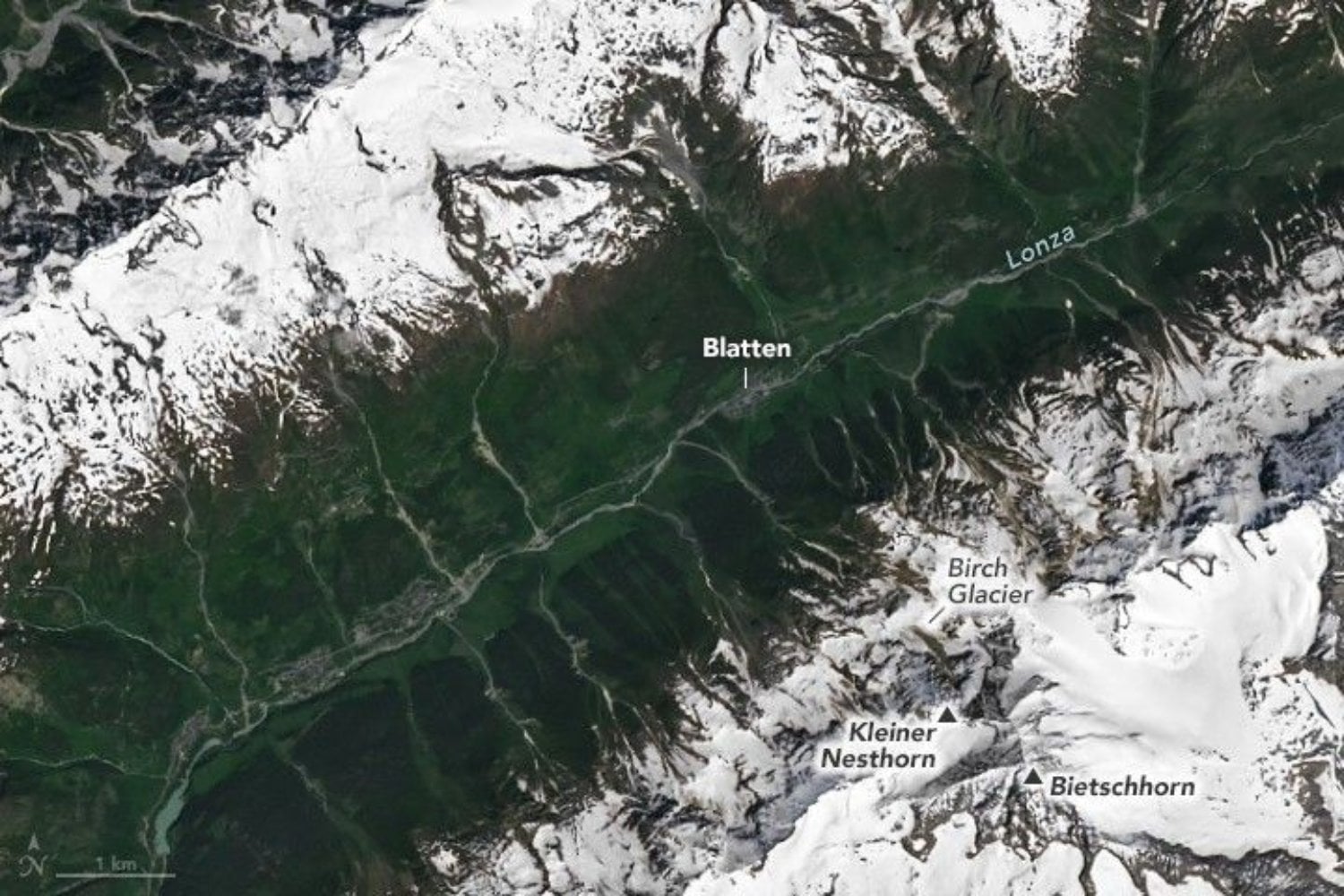 Un glaciar cargado con millones de toneladas de roca se derrumbó sobre un pueblo de Suiza. La avalancha fue tan brutal que transformó el valle y los satélites captaron el antes y el después