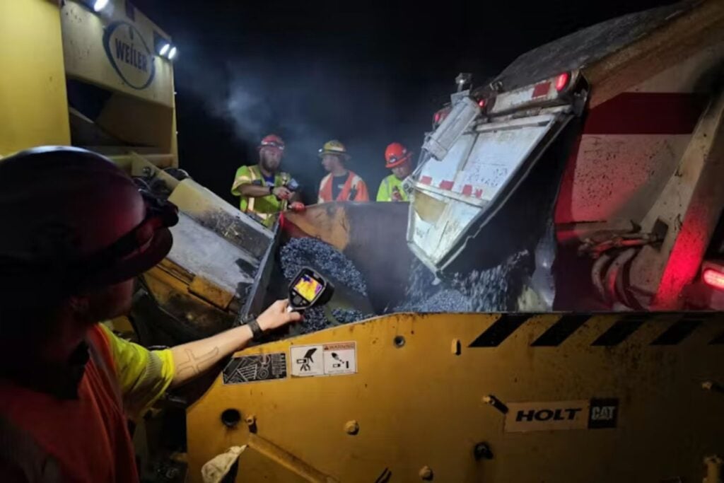 Texas está probando una carretera hecha parcialmente con plástico reciclado. Ya sustituyó hasta el 10% del betún y ahora quiere comprobar si dura más bajo el calor extremo