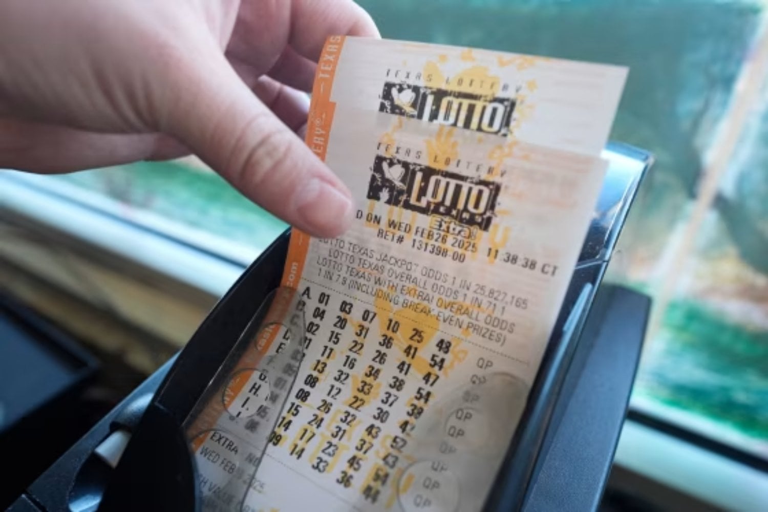 Ganó 83,5 millones de dólares con un boleto comprado desde una app. Una semana después Texas prohibió ese mismo sistema y congeló el premio: necesitó casi seis meses y una demanda para cobrarlo
