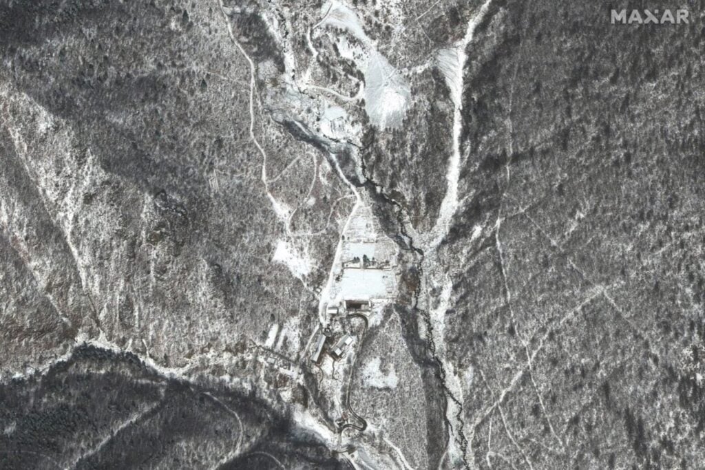 Corea del Norte detonó su prueba nuclear más potente bajo una montaña en 2017. Nueve años después, la tierra sigue temblando y los científicos creen haber descubierto qué despertó bajo ella