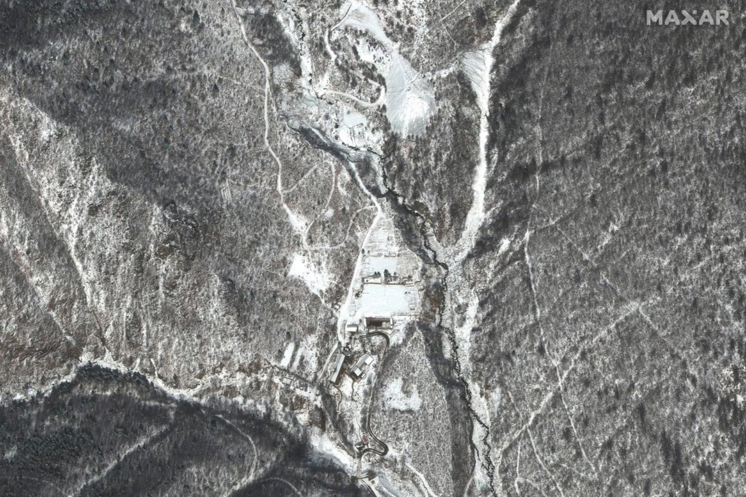 Corea del Norte detonó su prueba nuclear más potente bajo una montaña en 2017. Nueve años después, la tierra sigue temblando y los científicos creen haber descubierto qué despertó bajo ella
