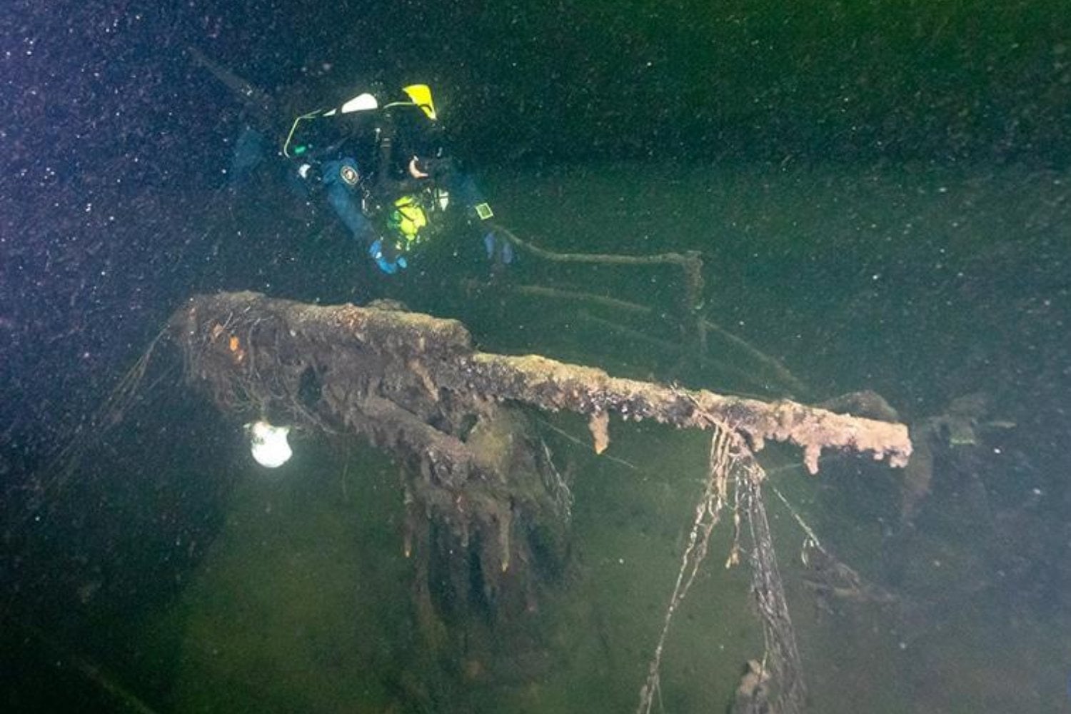 Dos submarinos nazis se hundieron tras chocar contra otros U-boote de su propia flota y dejaron 80 muertos en el Báltico. Ocho décadas después, uno acaba de ser localizado y el otro vuelve al foco por una amenaza inquietante: los saqueadores