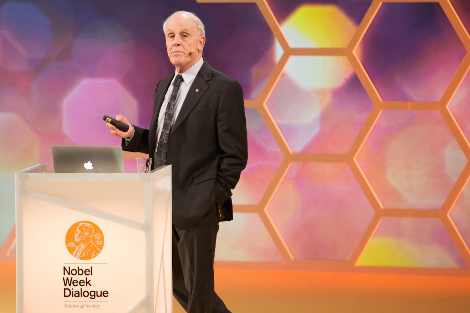 Un Nobel de Física hizo una cuenta sobre cuánto tiempo podría quedarle a la humanidad. El resultado le preocupa: “Las probabilidades de vivir 50 años más son muy bajas”