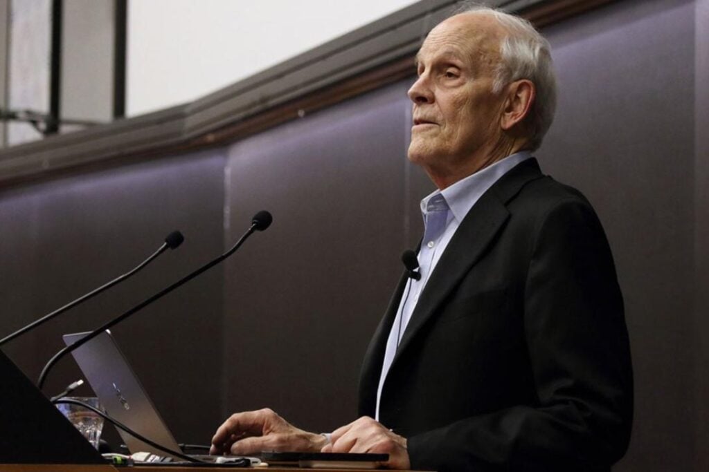 Un Nobel de Física hizo una cuenta sobre cuánto tiempo podría quedarle a la humanidad. El resultado le preocupa: “Las probabilidades de vivir 50 años más son muy bajas”