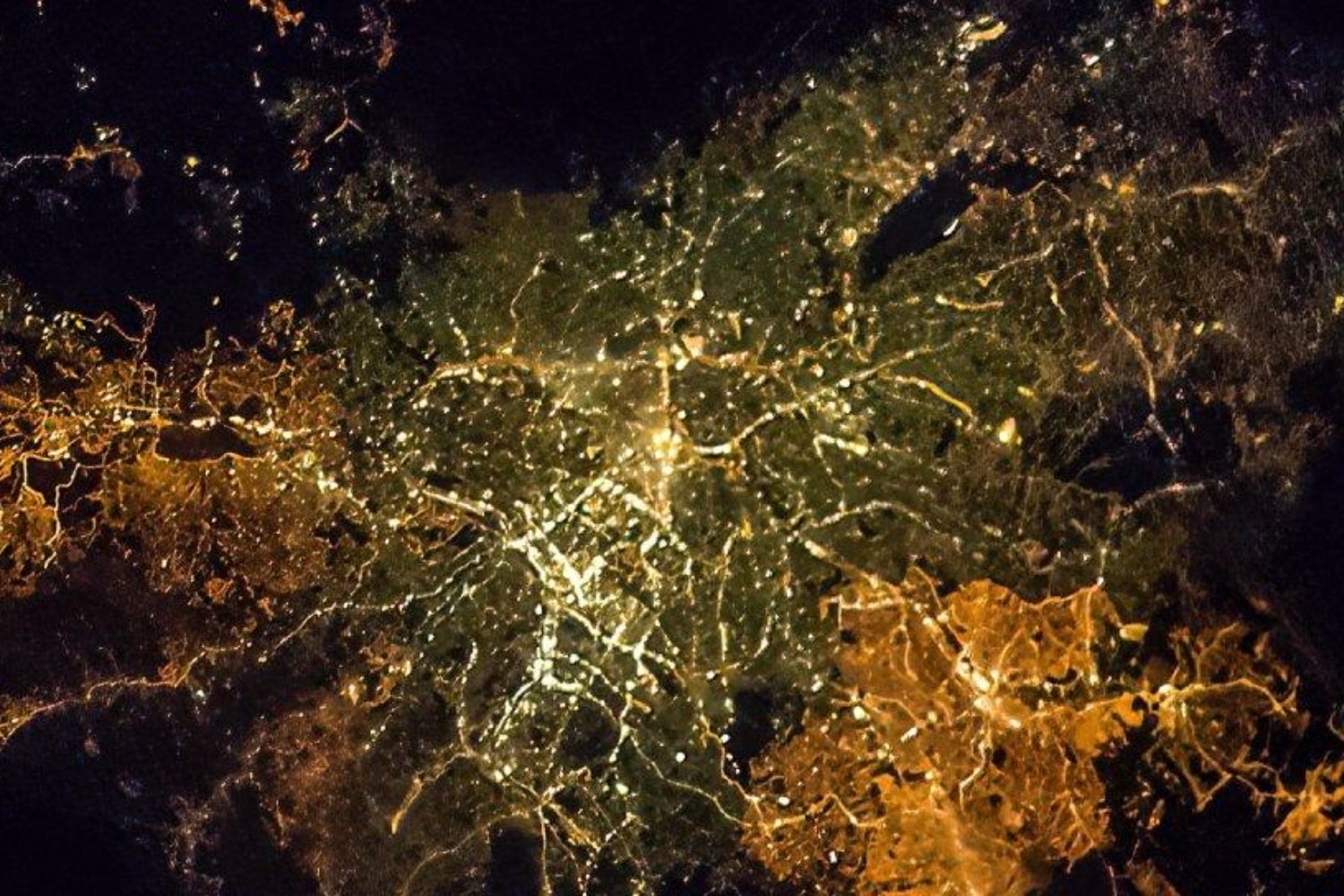 Durante 23 años, un astronauta fotografió las ciudades desde el espacio. Sus imágenes muestran que la noche en la Tierra ha cambiado de color
