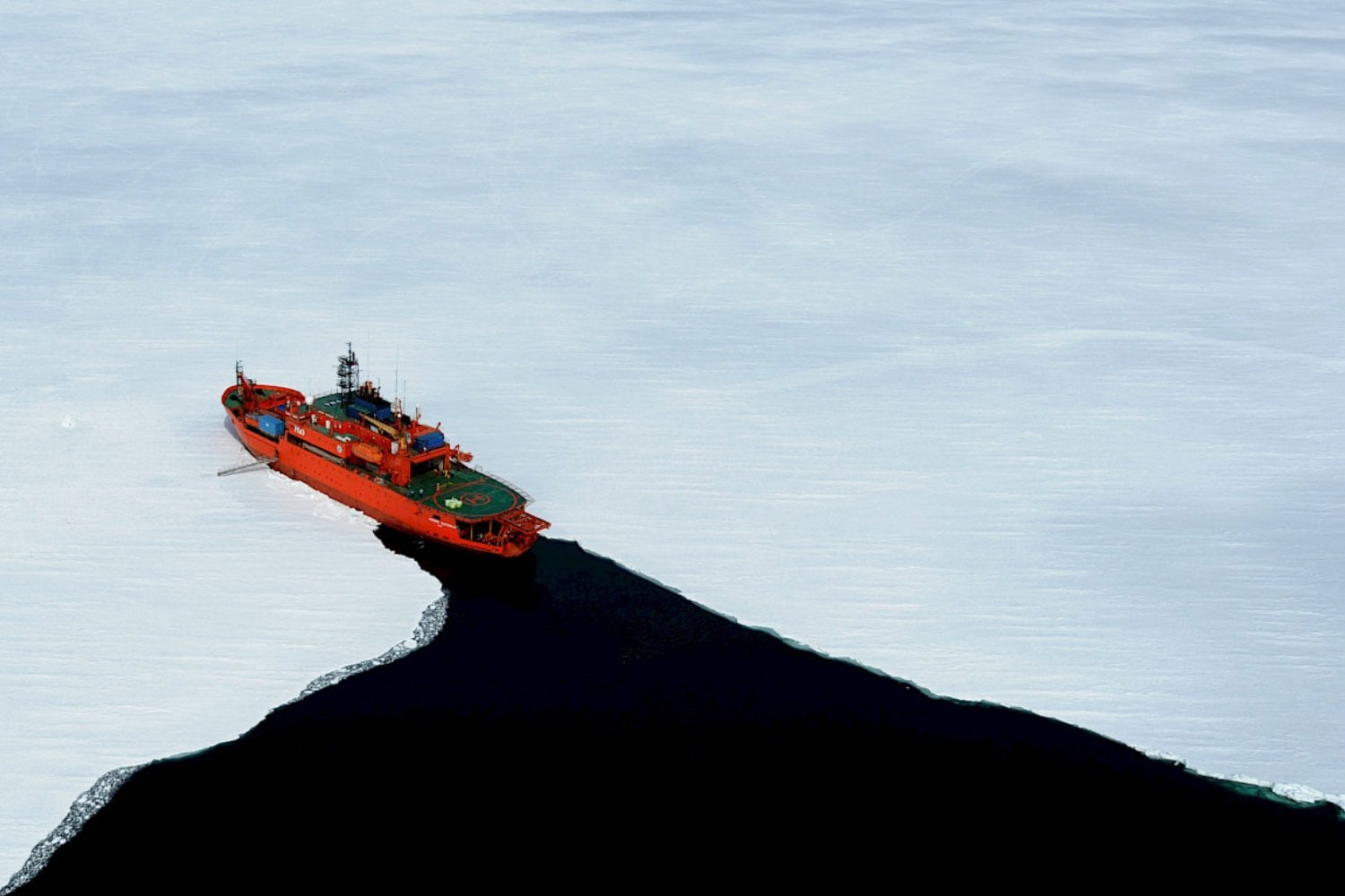 La Antártida está rodeada por casi 40.000 icebergs que no van a ninguna parte. Hasta ahora nadie sabía cuántos eran ni qué estaban haciendo allí pero ya lo hemos descubierto