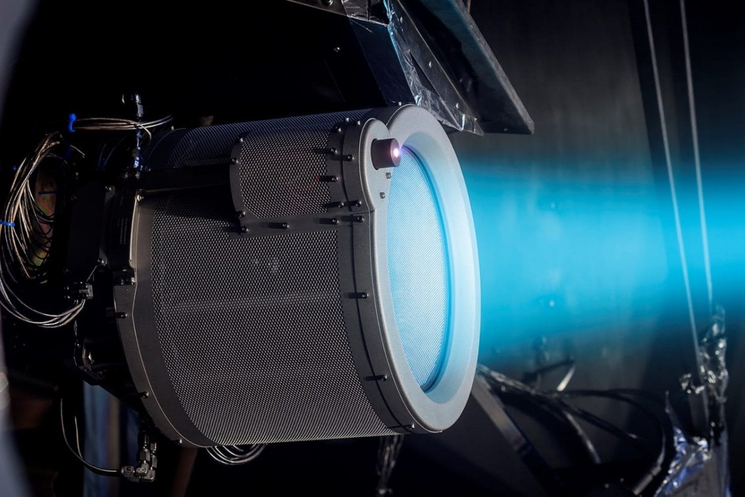 La sonda BepiColombo ha tardado ocho años y nueve sobrevuelos en alcanzar Mercurio. Ahora llega la parte más peligrosa: desmontarse en pleno vuelo mientras soporta un infierno de 450 °C
