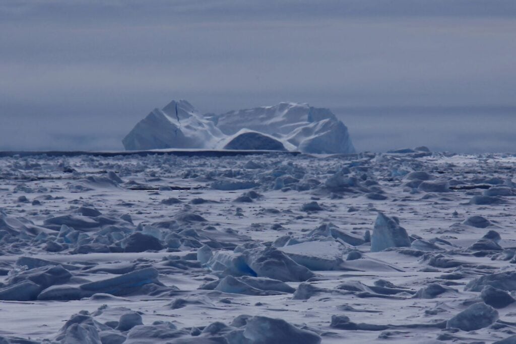 La Antártida está rodeada por casi 40.000 icebergs que no van a ninguna parte. Hasta ahora nadie sabía cuántos eran ni qué estaban haciendo allí pero ya lo hemos descubierto