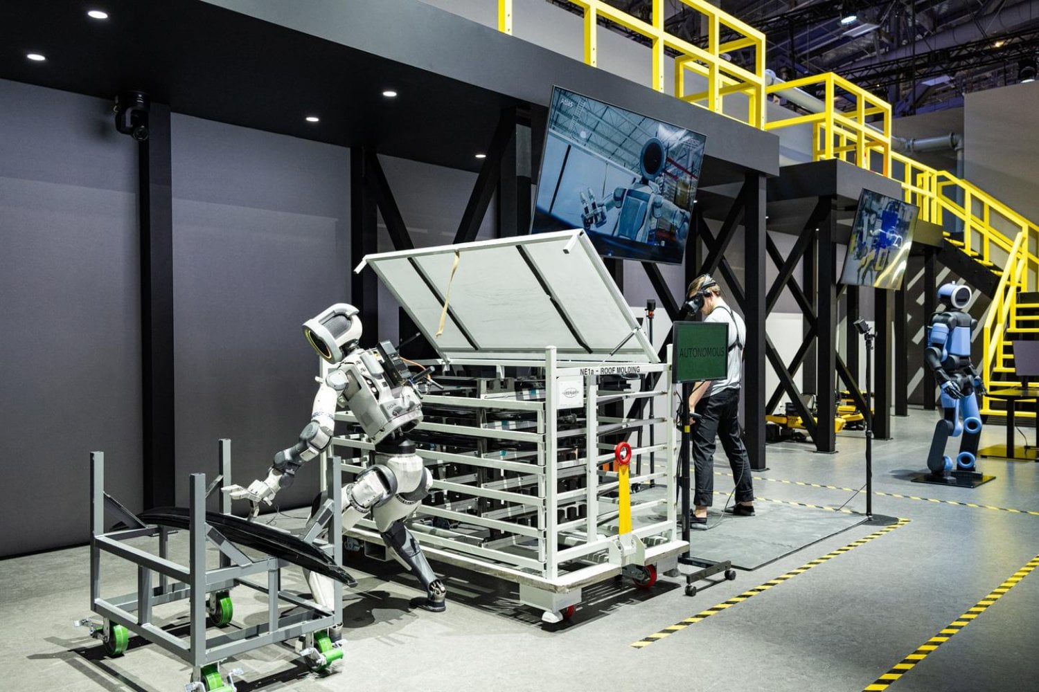 Atlas pasó años haciendo parkour y volteretas. Hyundai acaba de abrir una “escuela” para convertirlo en un obrero y quiere desplegar 25.000 robots en sus fábricas