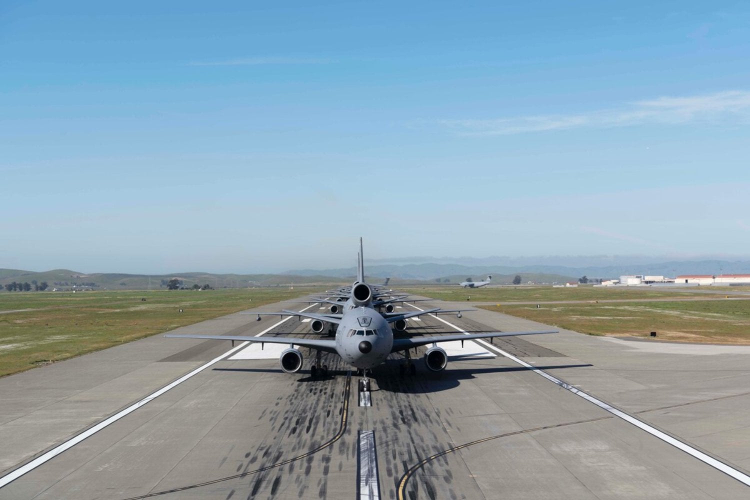 EE.UU dejó a un avión sin GPS durante más de cuatro horas sobre el Pacífico. Para saber dónde estaba, no miró al cielo: leyó un mapa invisible bajo sus alas