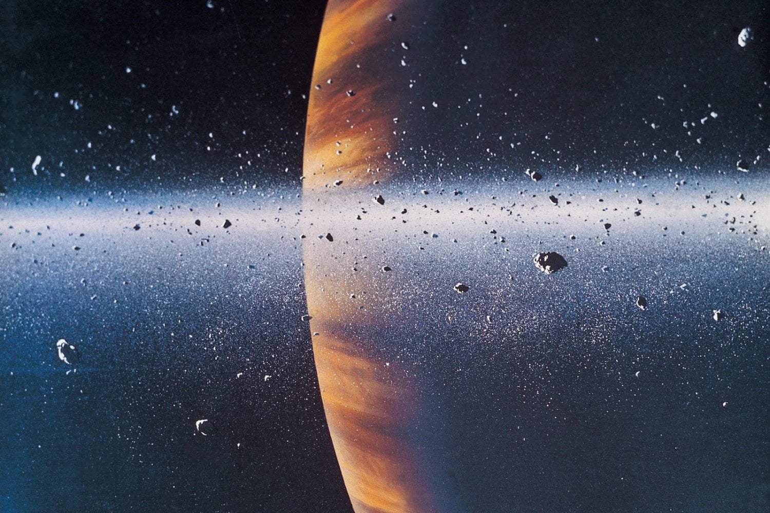 Saturno llevaba más de 40 años guardando un hexágono imposible en su polo norte. Hubble acaba de encontrar en el sur algo aún más extraño: un decágono con lados más largos que el diámetro de la Tierra
